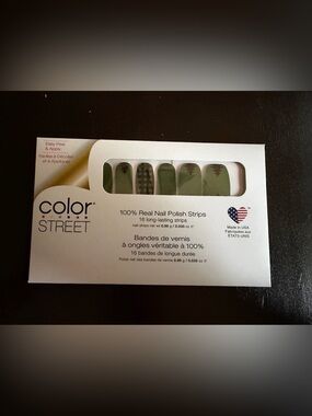Color Street Evergreen Queen Nail Polish Strips